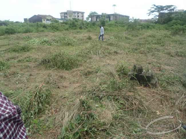 Terrains de 661 m² en vente à angre 8ème tranche