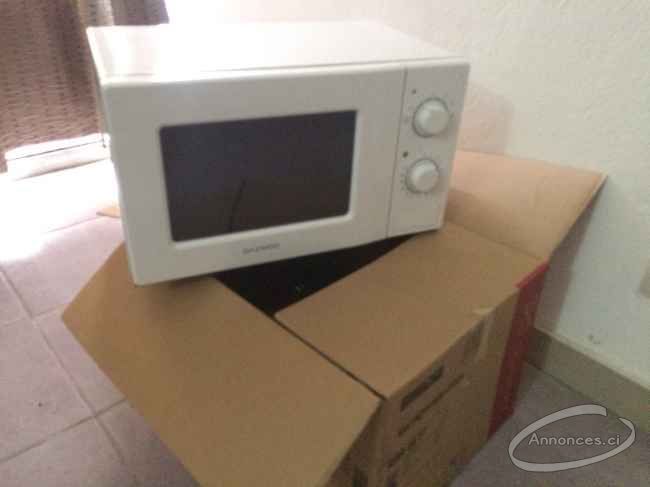 Four micro onde neuf