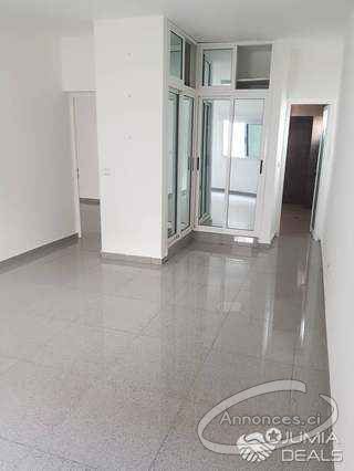 Appartement de 3 pièces en location à angré