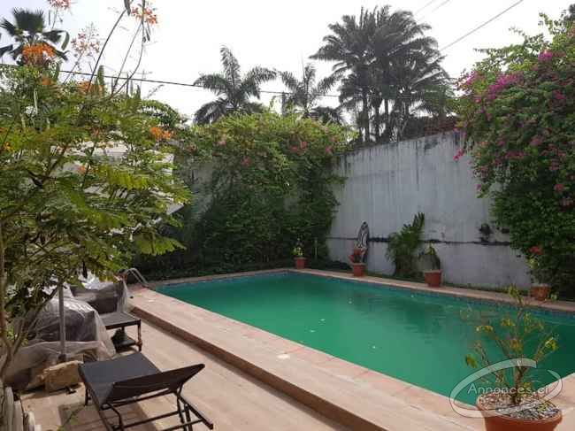 Villa de 6 pièces avec piscine en vente à cocody ambassade