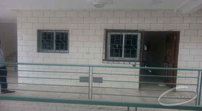 2 pièces à 140 mille à angré 8è tranche