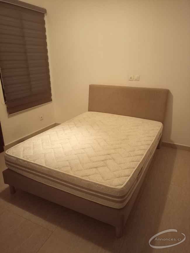 Lit + sommier + matelas (2 personnes)