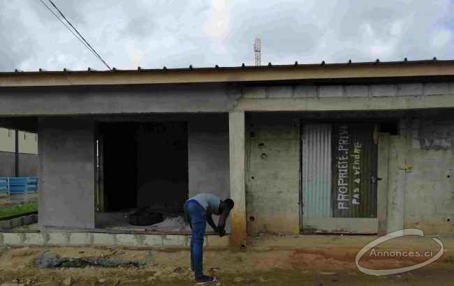 Magasin à loue à angré nouveau chu