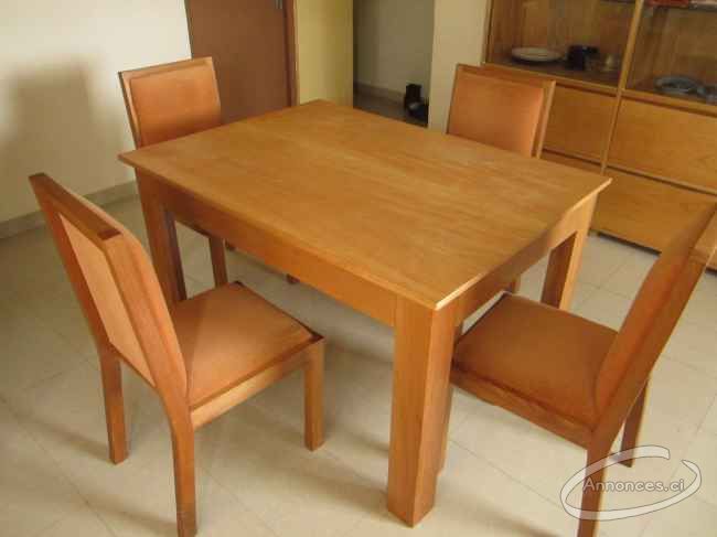 Vente de table et chaises en bois