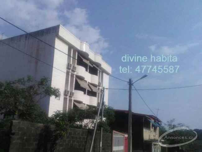 Faya petro r+3 de 8 appartements de 3 pièces.