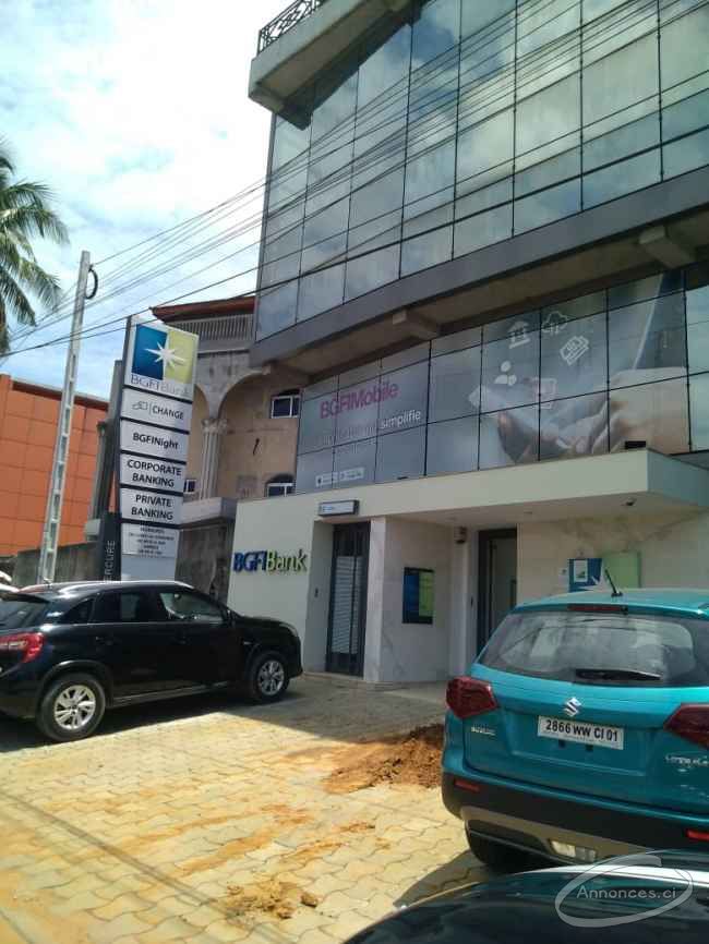 Vente d'un immeuble r+3 de 840m2 à abidjan cocody 2 plateaux