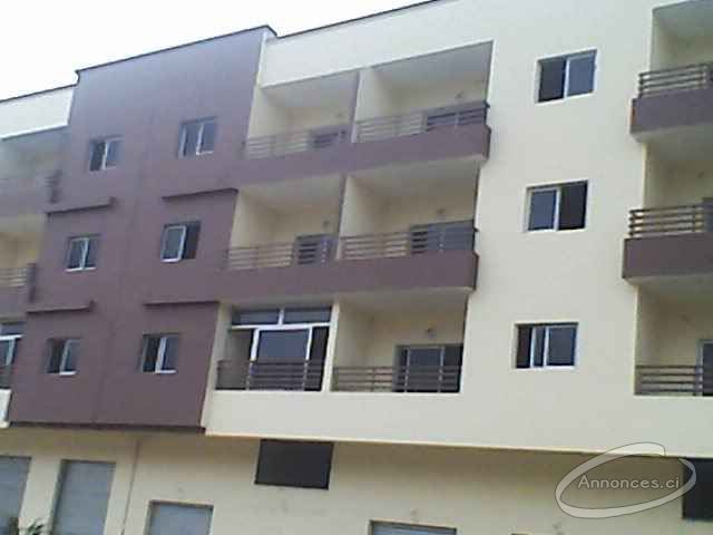 Appartement de trois pièces à angré