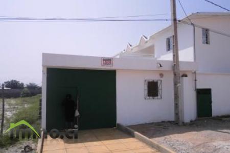 Villa de 3 grandes chambres autonomes vers le nouveau chu d'angré