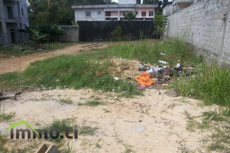 TERRAIN DE 600m²