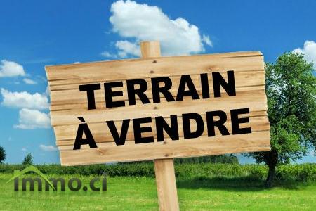 À VENDRE UN TERRAIN DE 632 M2 À LA RIVIERA M'BADON