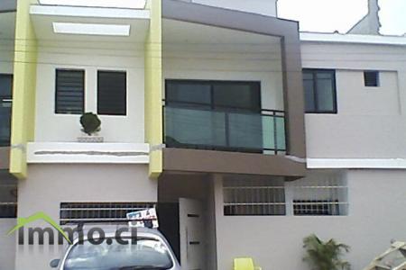 Bel appartement de trois pièces de haut standing à Angré 9è Tranche