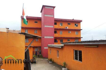 Une grange école de 17 salles de classe