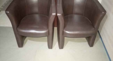 2 fauteuils en cuir