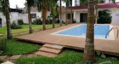 Villa à louer cocody centre - 7 pièces