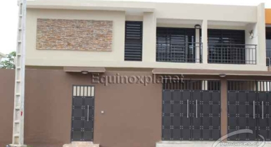 A louer duplex de 7 pièces à cocody angre 81-82