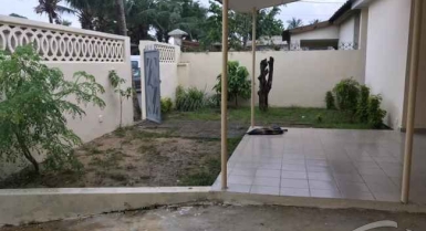 Vente de villa basse de 4 pièces à faya cité génie 2000 