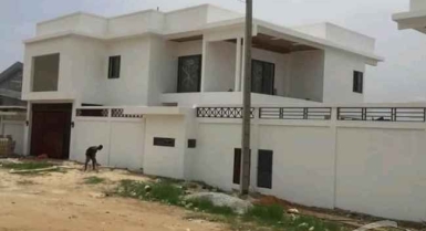 Vente d'une belle duplex de 8 pièces à angré nouveau chu