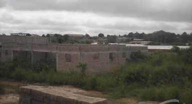 Maison inachevé a vendre a yamoussoukro au quartier ebenezer