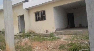 Villa basse à l'etat brut à angré