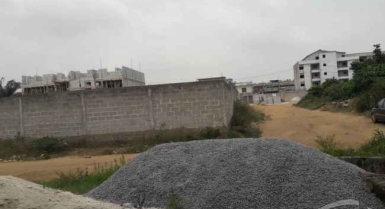 Un terrain clôturé très bien localisé à angré nouveau chu