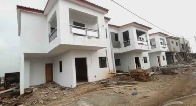 Villa duplex de 4 pièces dans une mini cité à faya