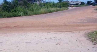 Terrain en vente à yamoussoukro à ebenezer en bordure de goudrons
