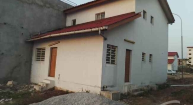 Belle villa de 4 pièces bâti sur 220 m2 à yopougon