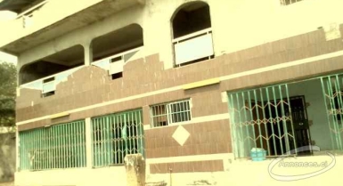 Dabou : un duplex avec sous sol de 13 pièces et 3 villas de 3 pièces pour un hôte