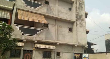 Un immeuble en vente à yopougon