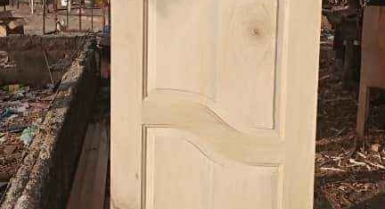 Vente de portes en bois massif