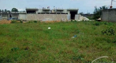 Terrain de 400 et 500 m2 a angré château vers la cité des médecins