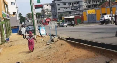 Riviera bonoumin en bordure de voie proximité abidjan mall vente terrain 900m2.