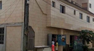 Un immeuble de r+3 à angre 8em tranche