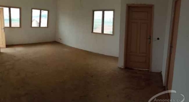 Villa basse 3 pièces à cocody