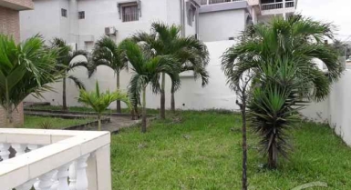 Location de villa duplex de 18 pièces à la riviera bonoumin