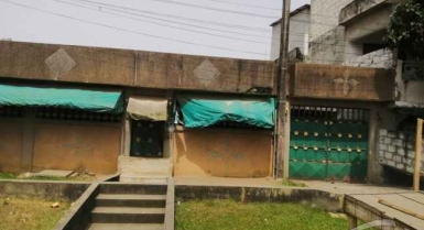 Villa 4 pièces, 2 dépendantes et 1 magasin