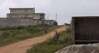 Terrain en vent a yamoussoukro avec acd 