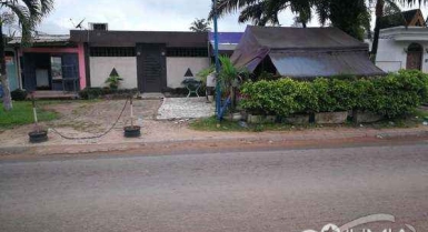 Vente d'une villa commerciale de 4 pièces + 2 indépendances à angré