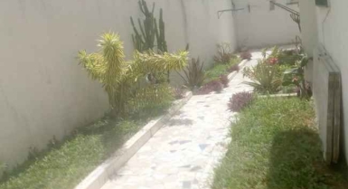 Villa duplex de 4 pièces plus une dépendance à cocody angré