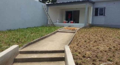 Villa basse de 4 pièces avec grand jardin à la riviera 3