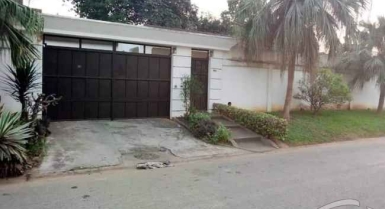 Villa basse 5 pièces plus 2 dépendances à louer