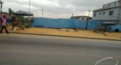 2 lots clôturé dans la zone d'abidjan mall quartier résidentiel
