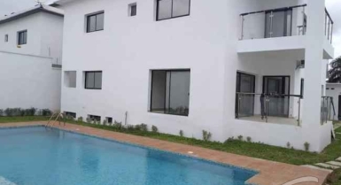 Villa duplex de 8 pièces avec piscine à cocody riviera golf bervelys