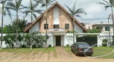 Duplex avec piscine en vente à la 7e tranche