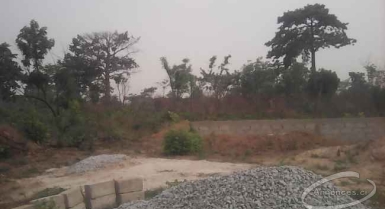 Terrain en vente yamoussoukro cite des cadre avec un acd
