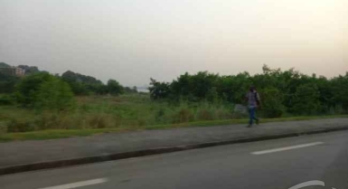 Terrain 1 hectare à cocody boulevard de france