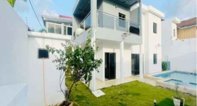 Vente de duplex de quatre pièces avec  piscine acd à la riviera golf