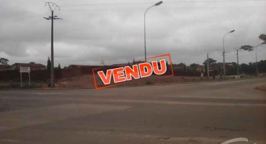 Terrain en vent avec acd  yamoussoukro juste derrière école bad et sos village 