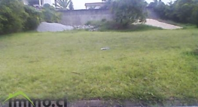 TERRAIN DE 1020M²
