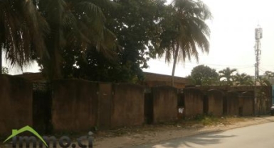 Terrain commercial de 2300m2 au coeur du vallon